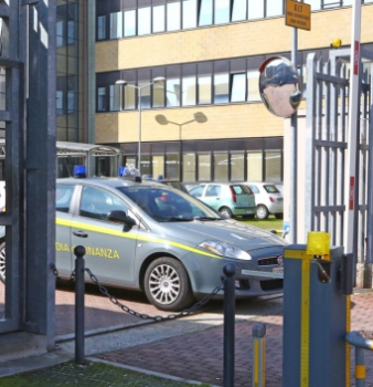 Garage, auto di lusso e società sequestrate a Mirandola a imprenditore in odor di mafia