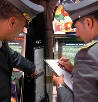 Ripuliva i soldi delle fatture inesistenti in sala slot: maxi sequestro da un milione di euro